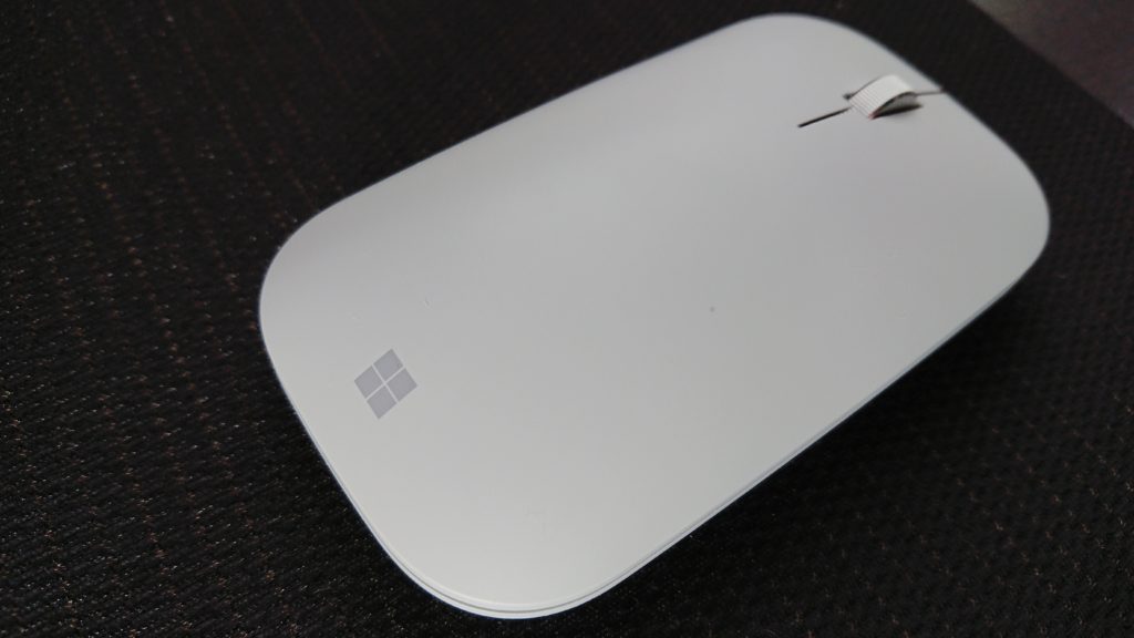 Microsoft surface モバイルマウス　KGY‐00007本体の全体画像です。