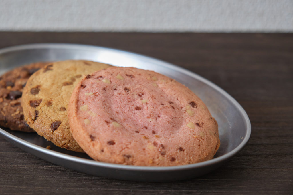シャトレーゼの『ホワイトチョコ苺クッキー』の画像です。